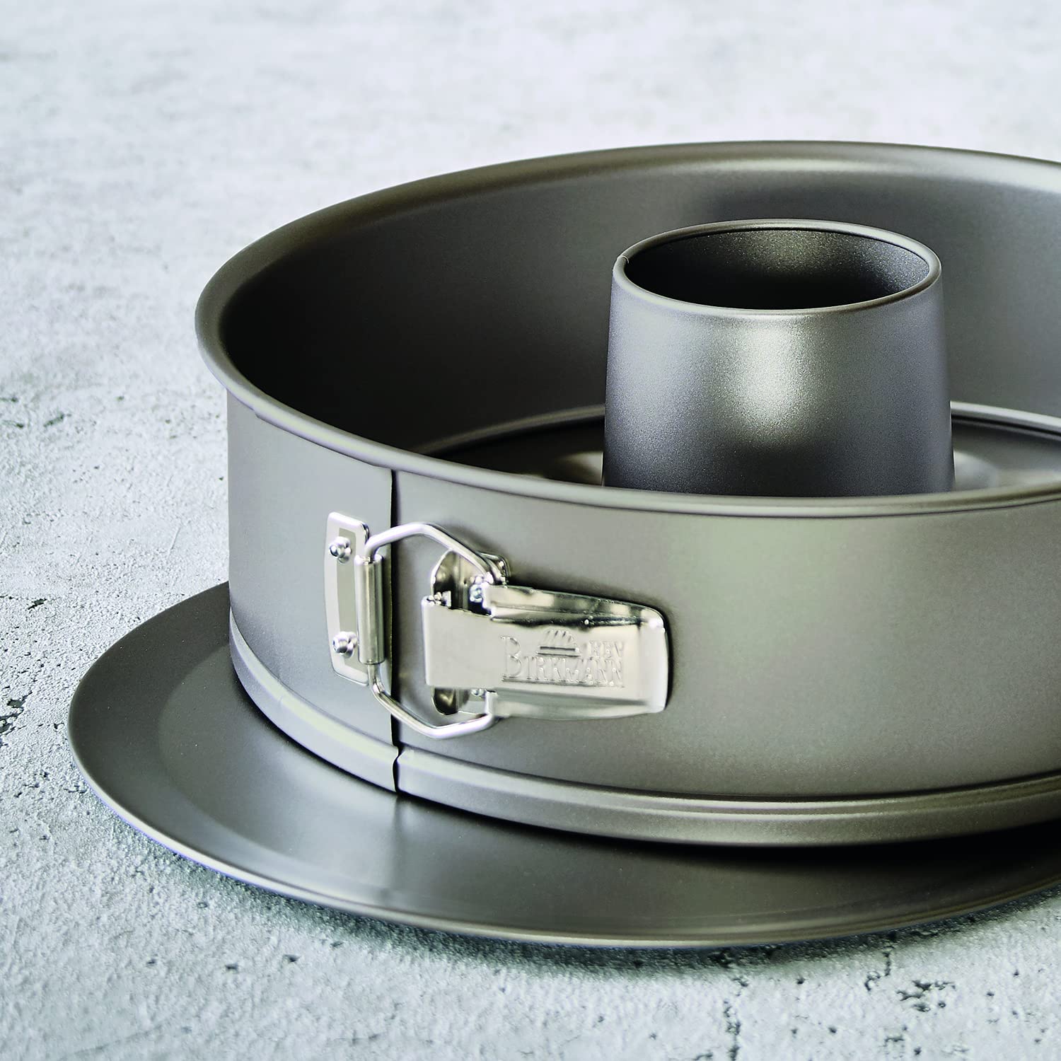 birkmann-bakers-best-springform-28-cm-mit-zwei-b-den-und-antihaftbeschichtung image 5