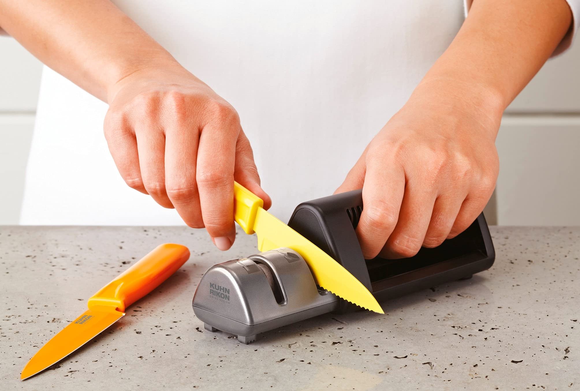 kuhn-rikon-dual-messersch-rfer-keramik-f-r-glatt-und-wellenschliff-grau image 3