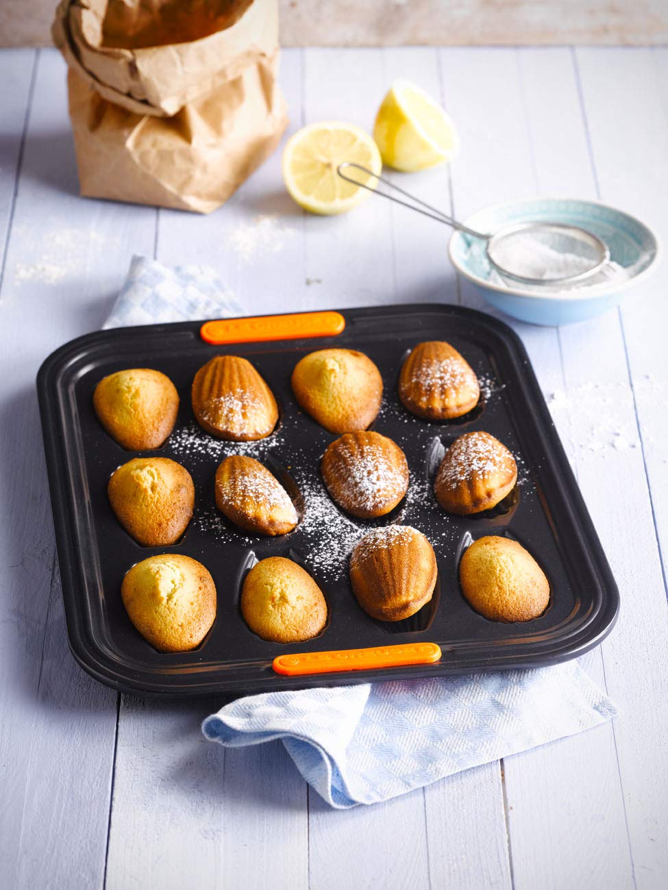 le-creuset-madeleine-form-antihaft-f-r-12-st-ck-karbonstahl-anthrazit-orange image 3