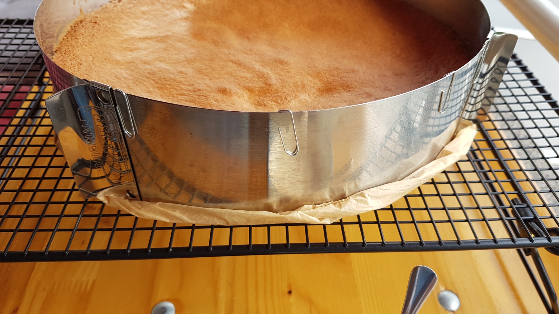 Hoher Ring für hohe Torten