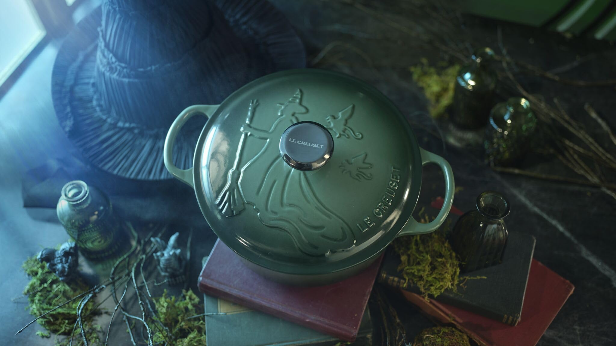 le-creuset-wicked-elphaba-rundkasserolle-gusseisen-gepr-gt-schwarz-limitiert image 6