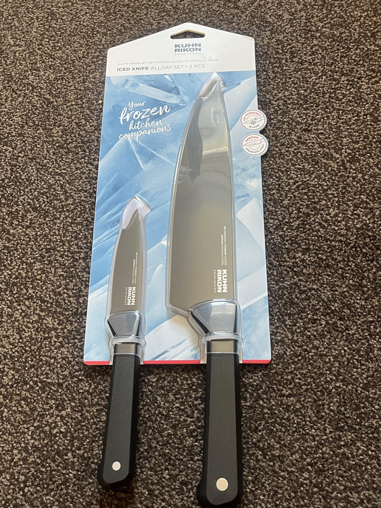 Scharf aus der Verpackung