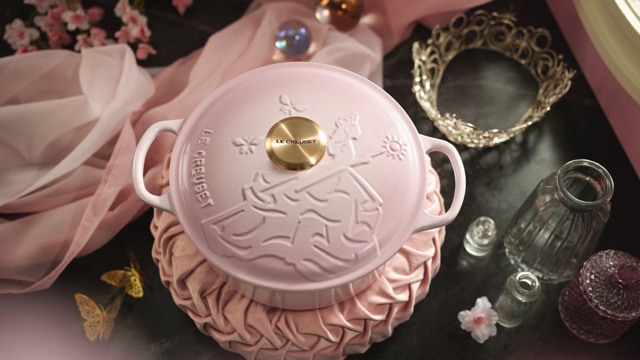 le-creuset-wicked-glinda-rundkasserolle-gusseisen-gepr-gt-rosa-limitiert image 6