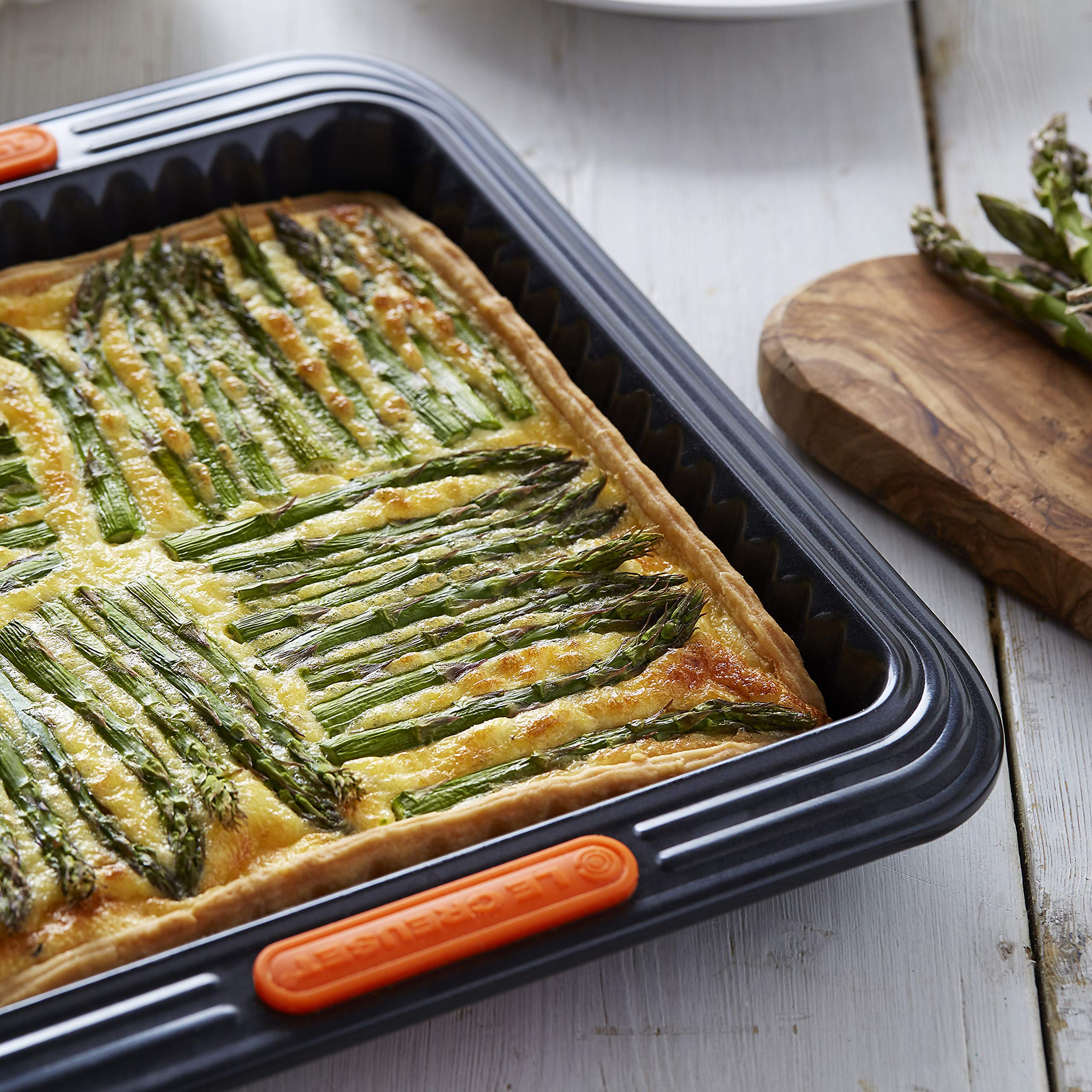 le-creuset-antihaft-tarteform-quadratisch-23-x-23-x-3-cm-mit-hebeboden-karbonsta image 2