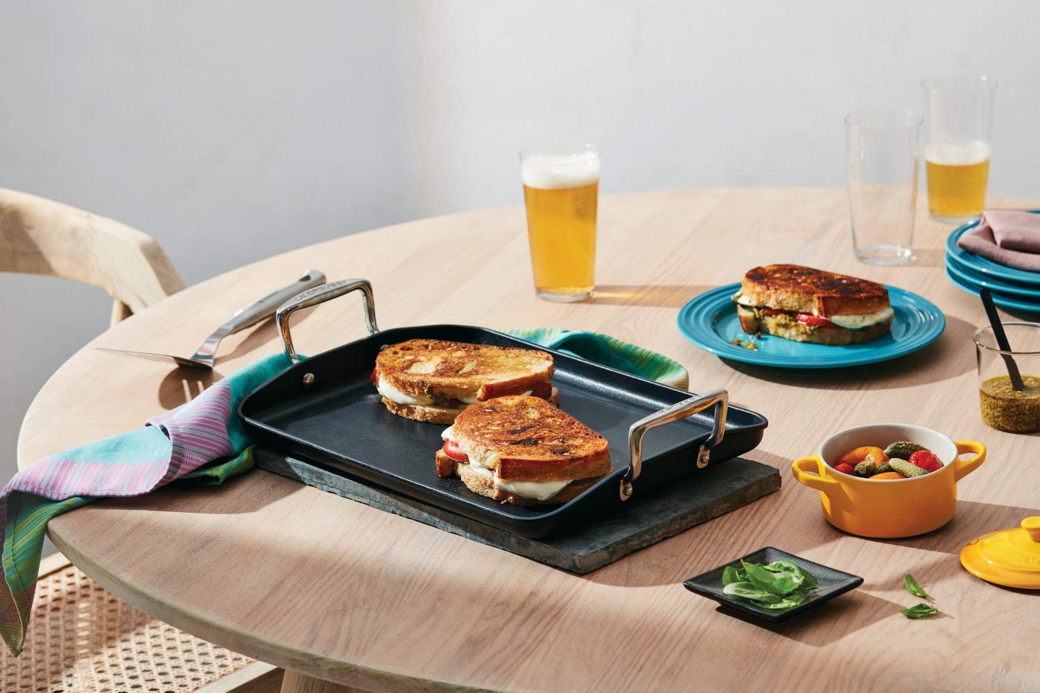 le-creuset-aluminium-antihaft-grillplatte-35-cm-ohne-rillen-induktionsgeeignet image 2