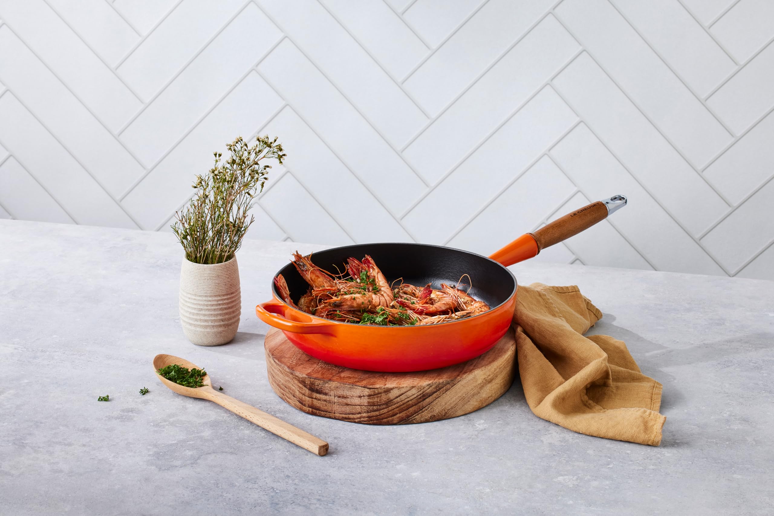 le-creuset-signature-saut-pfanne-gusseisen-28-cm-mit-holzgriff-ofenrot image 5