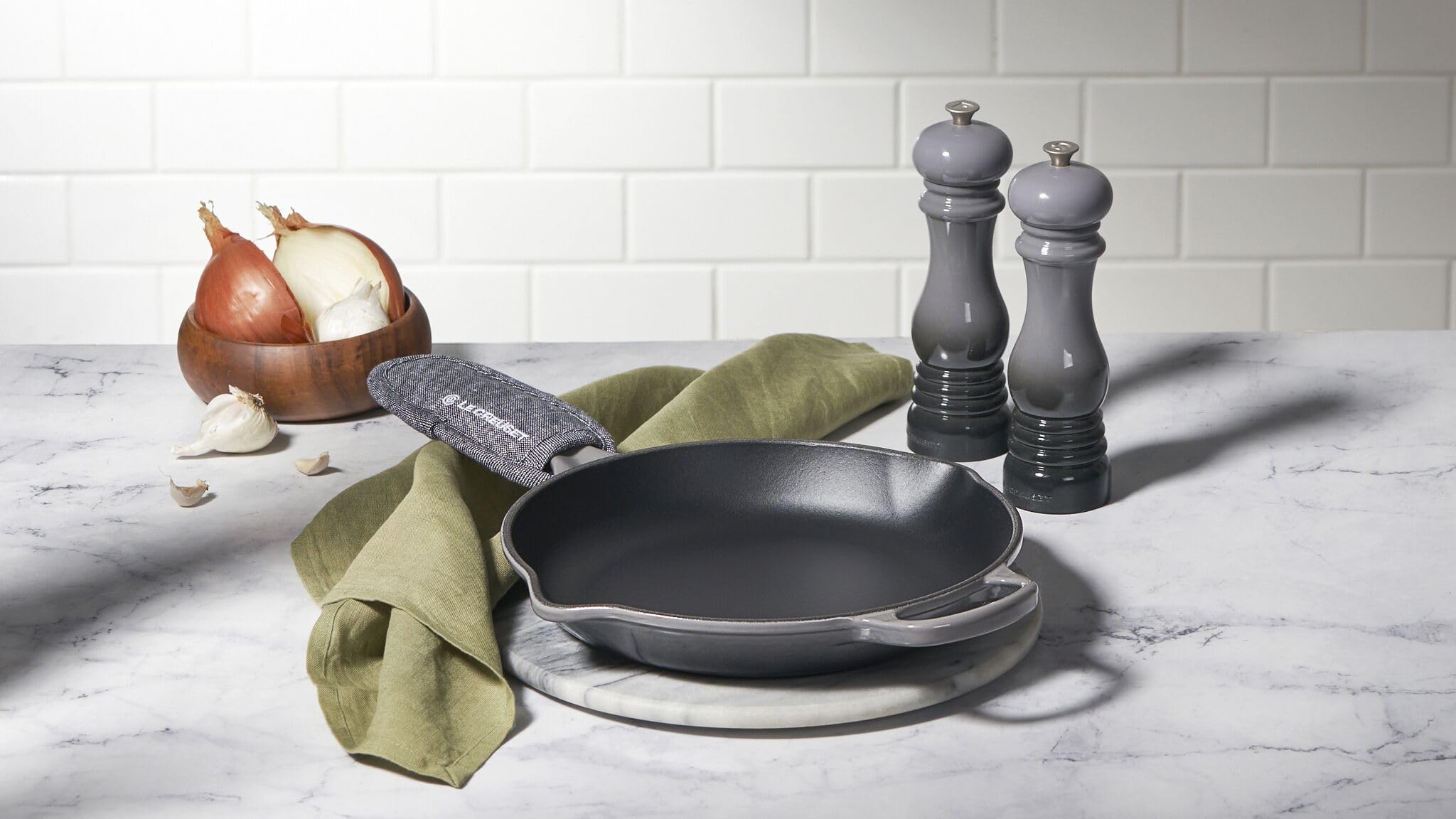 le-creuset-salzm-hle-20-8-cm-keramik-mahlwerk-kirschrot image 8