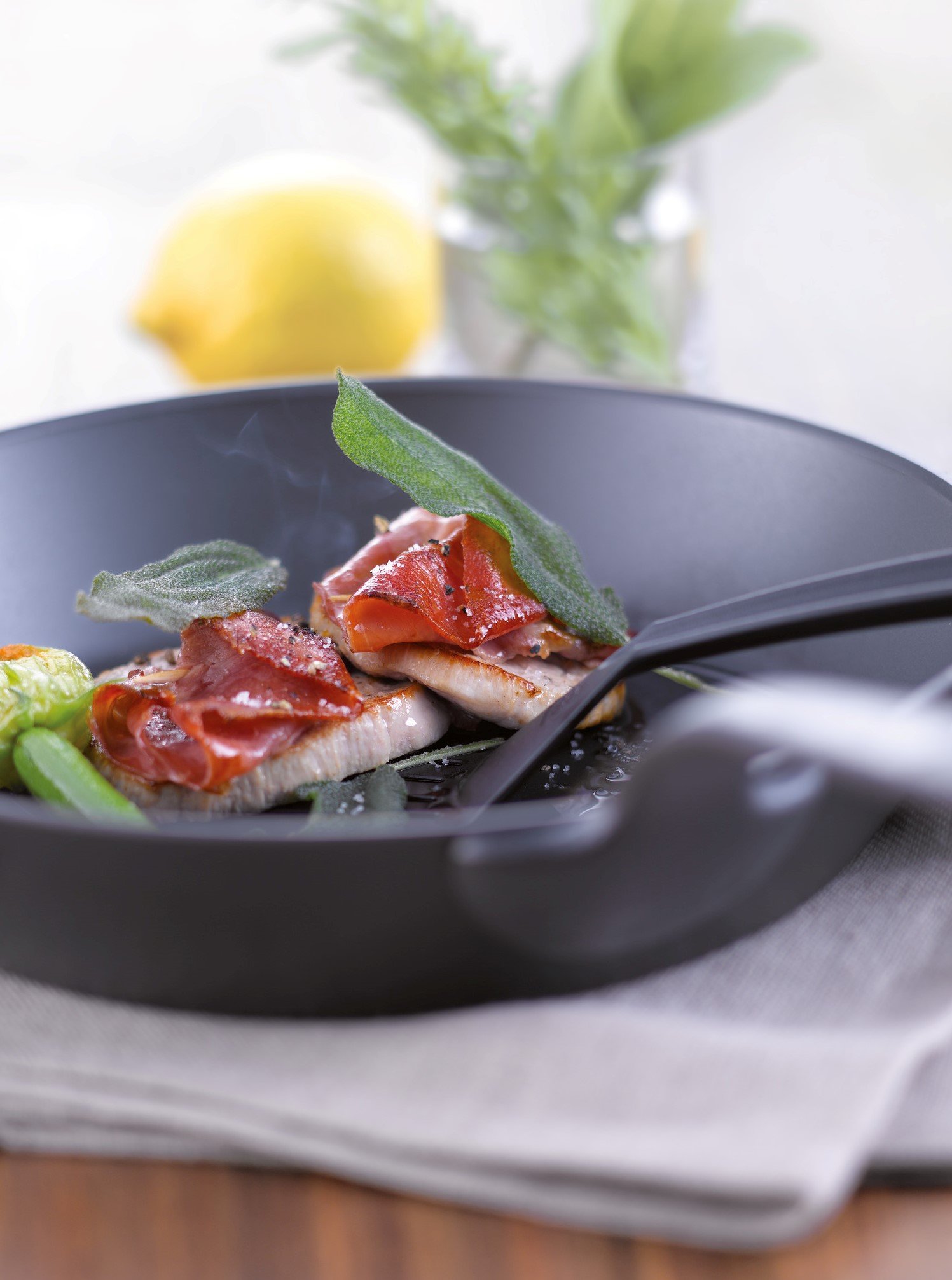 kuhn-rikon-black-star-bratpfanne-eisen-36-cm-f-r-induktion-grill-und-backofen image 4