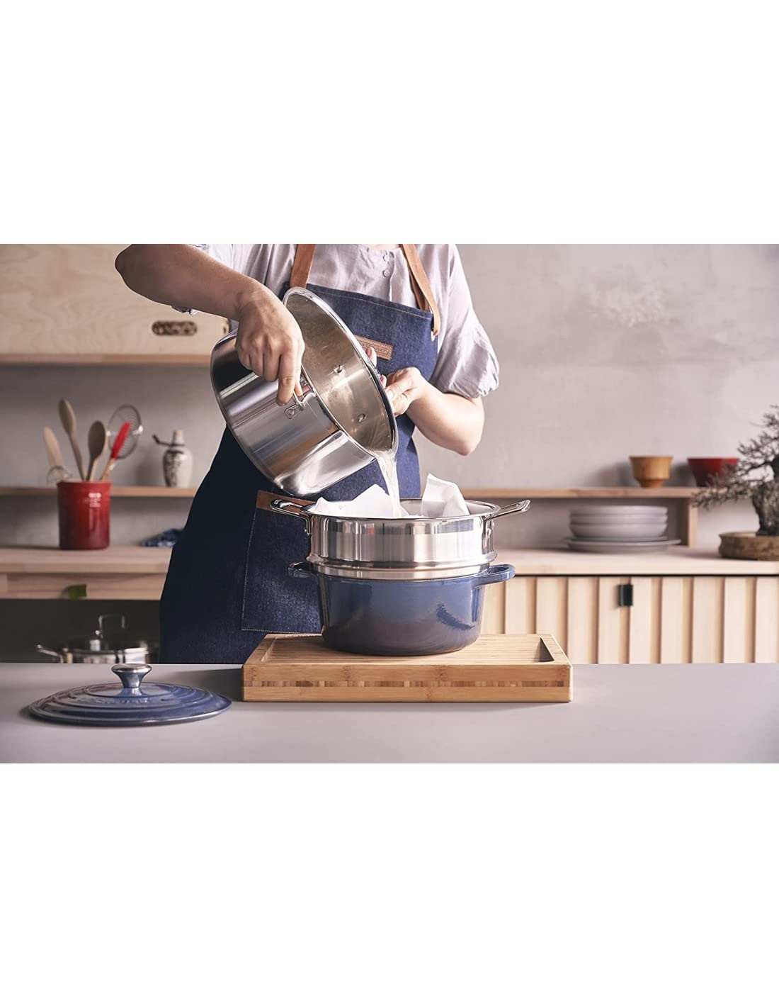 le-creuset-sch-rze-baumwoll-canvas-mit-taschen-dark-blue-denim image 3