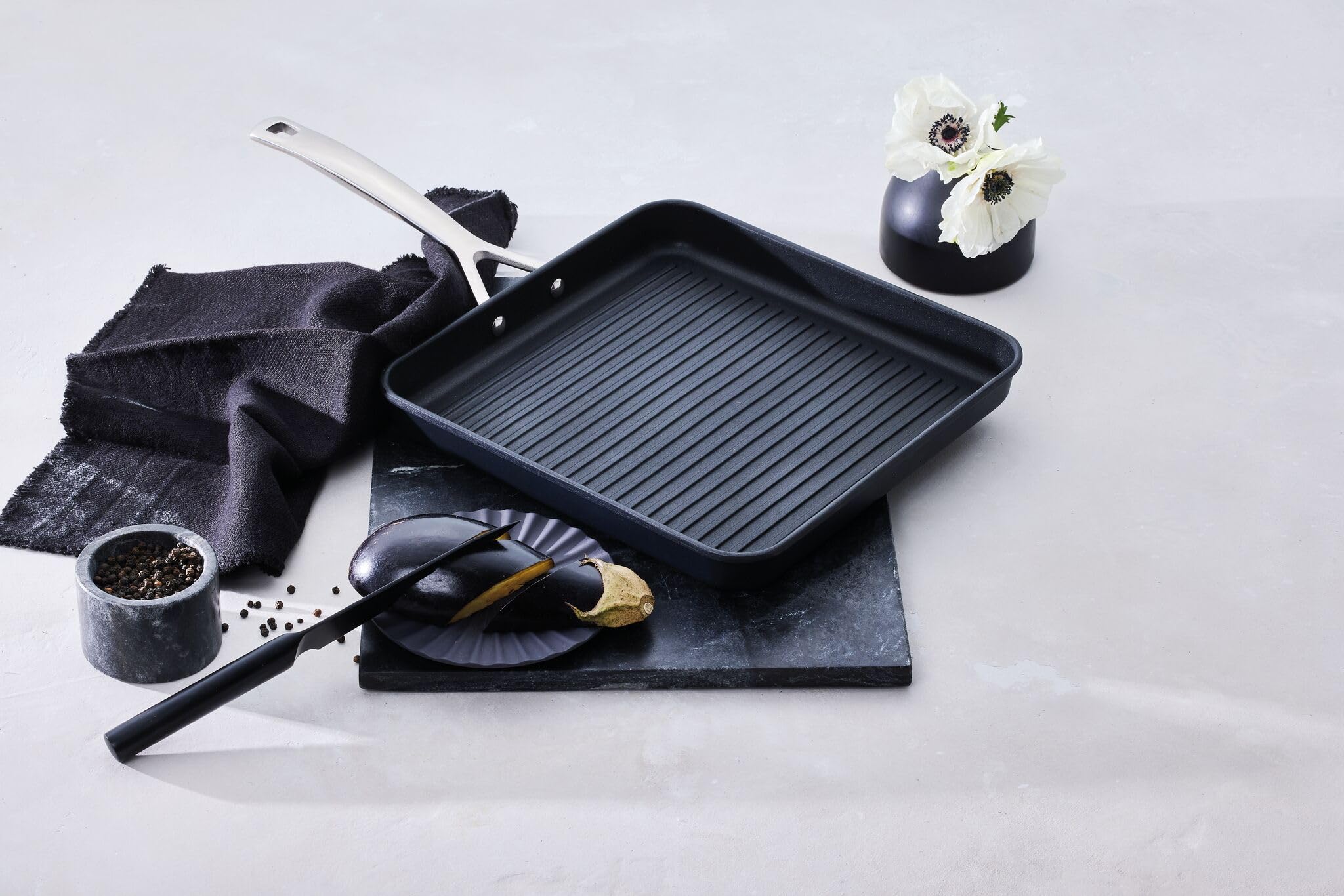 le-creuset-aluminium-antihaft-grillpfanne-28-cm-mit-rillen-anthrazit-silber image 7