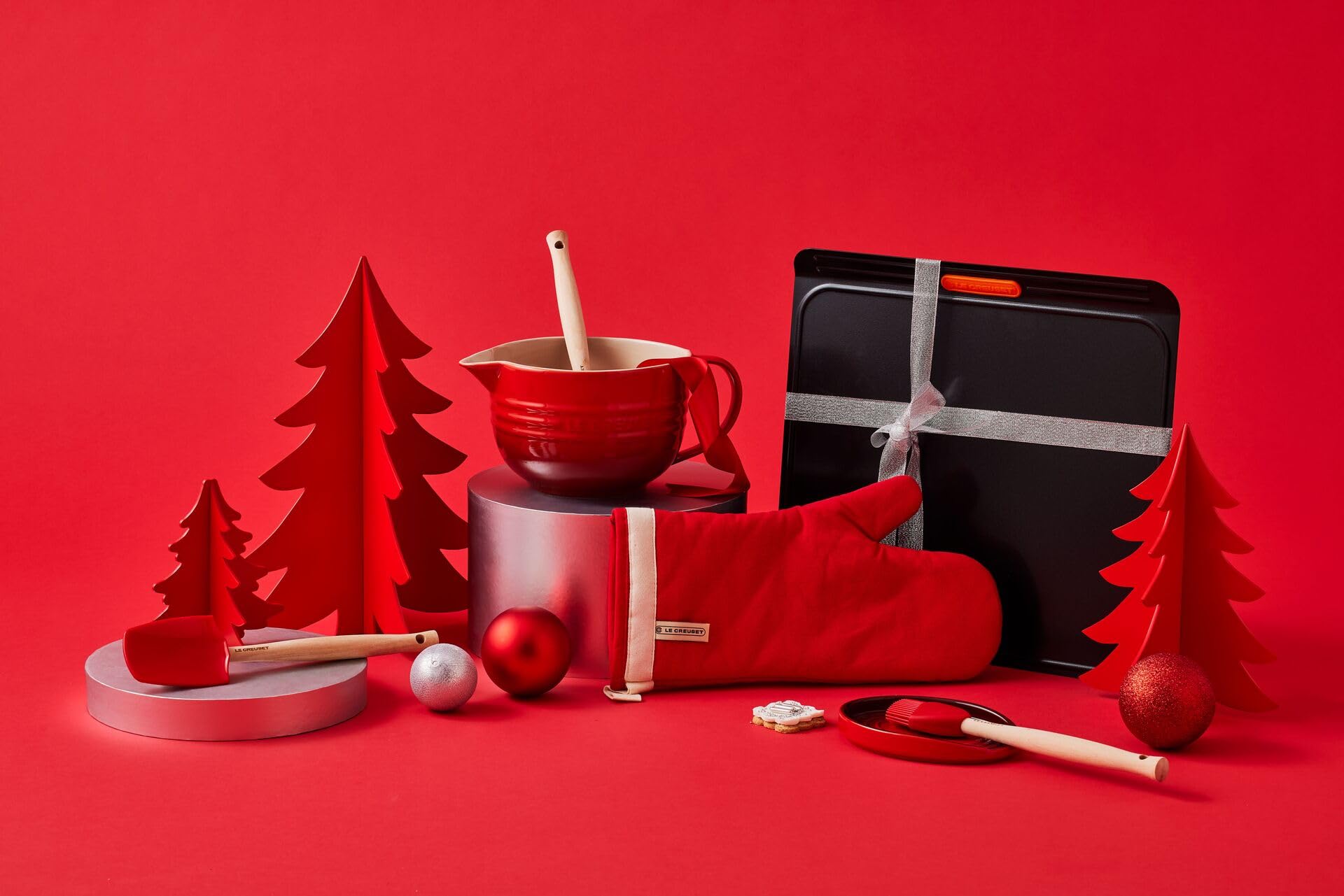 le-creuset-ofenhandschuh-mit-extra-langem-rmel-kirschrot-baumwoll-canvas image 3