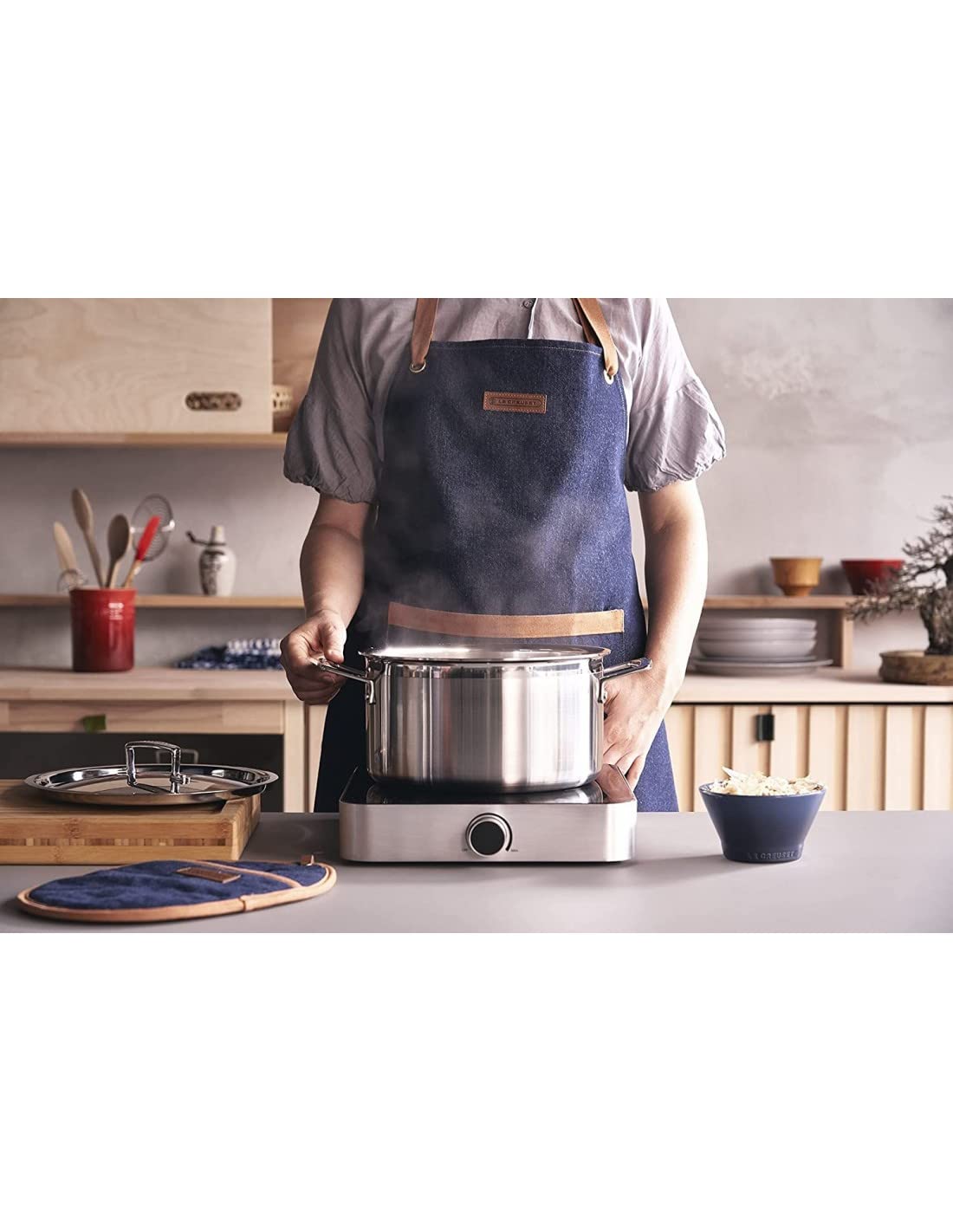 le-creuset-sch-rze-baumwoll-canvas-mit-taschen-dark-blue-denim image 2