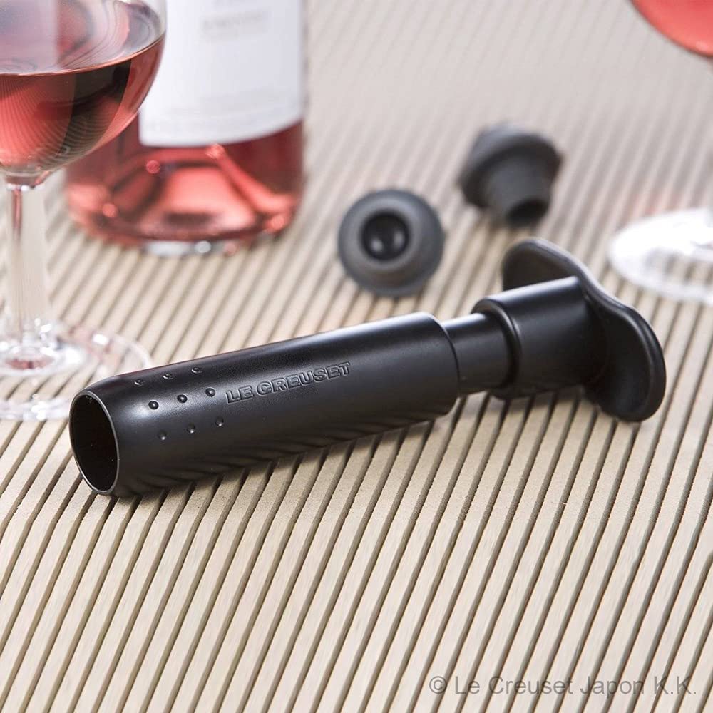 le-creuset-weinpumpen-set-wa-137-schwarz-matt-mit-3-verschl-ssen image 6