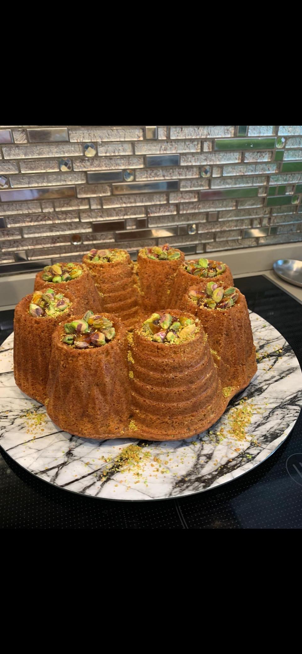 Bestes Geschenk für Backfans und absolut gelingsicher für saftige Mini-Gugelhupfe mit Füllung