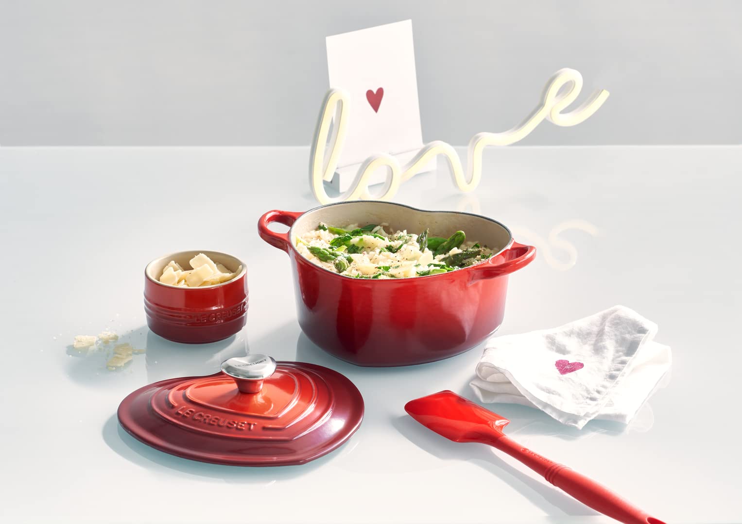 le-creuset-herzbr-ter-mit-herzknopf-aus-gusseisen-20-cm-ofenrot-1-9-l image 6