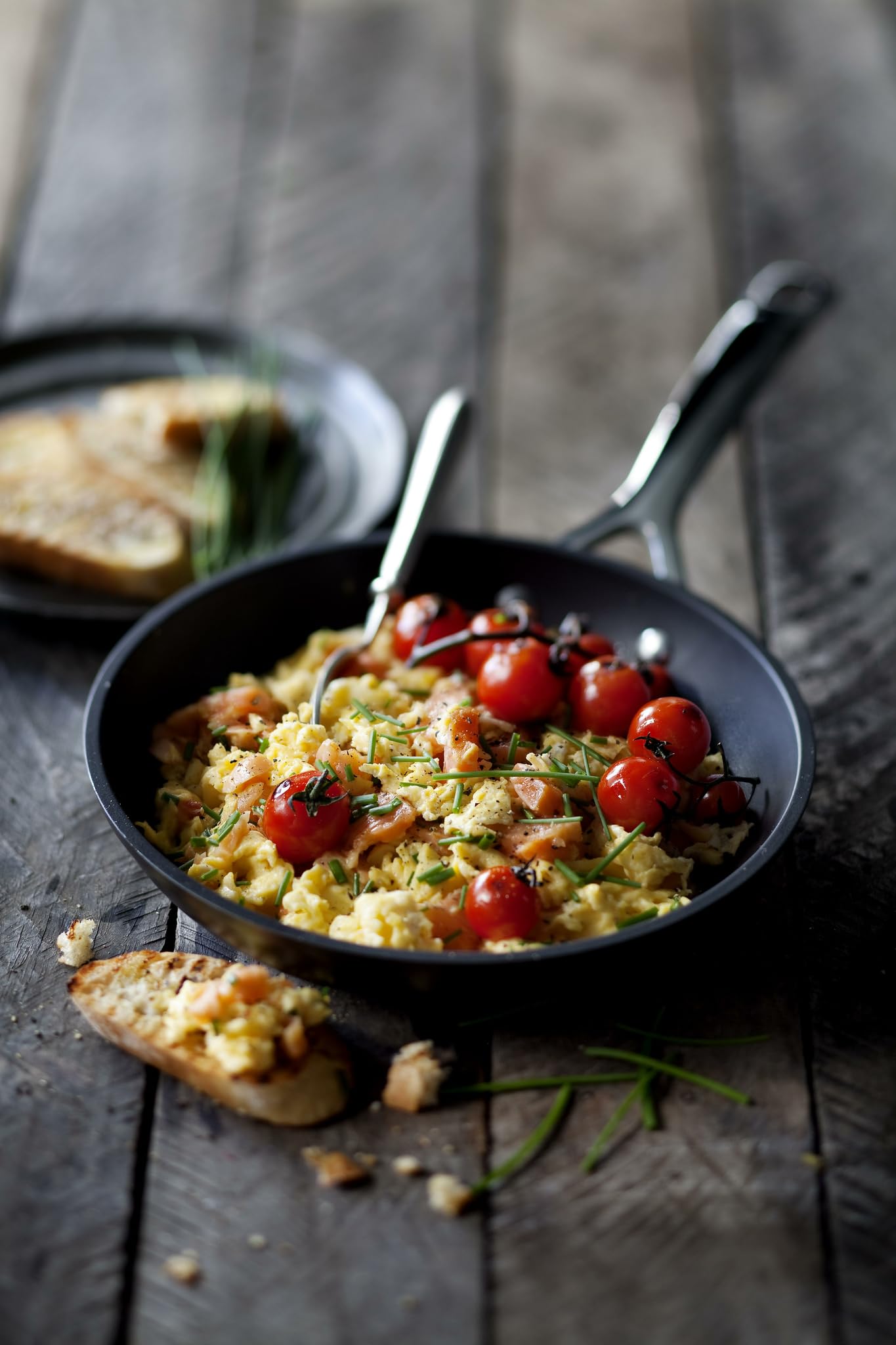 le-creuset-aluminium-antihaft-pfanne-flach-20-cm-anthrazit-silber image 2