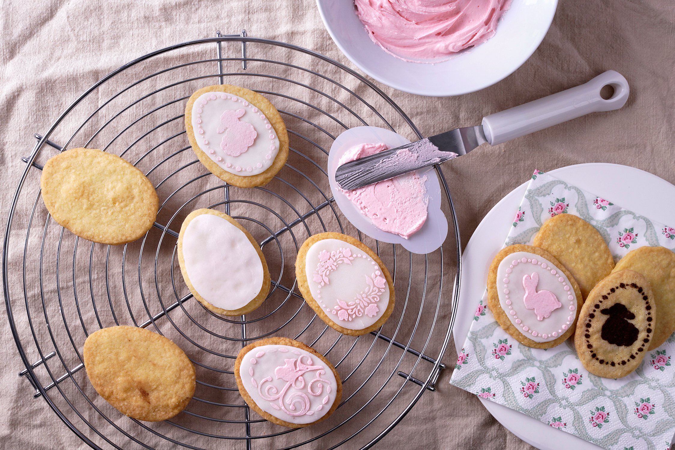 dr-oetker-ei-ausstecher-mit-4-deko-schablonen-goldiges-ostern-keks-und-pl-tzchen image 7