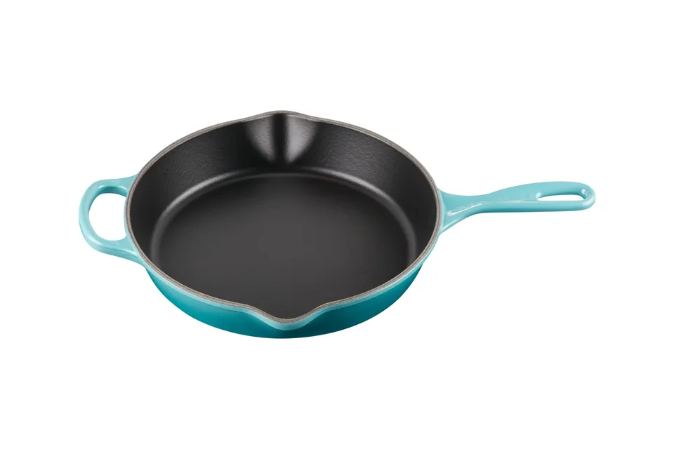 le-creuset-signature-hohe-brat-und-servierpfanne-aus-gusseisen-26-cm-2-liter-kar image 1