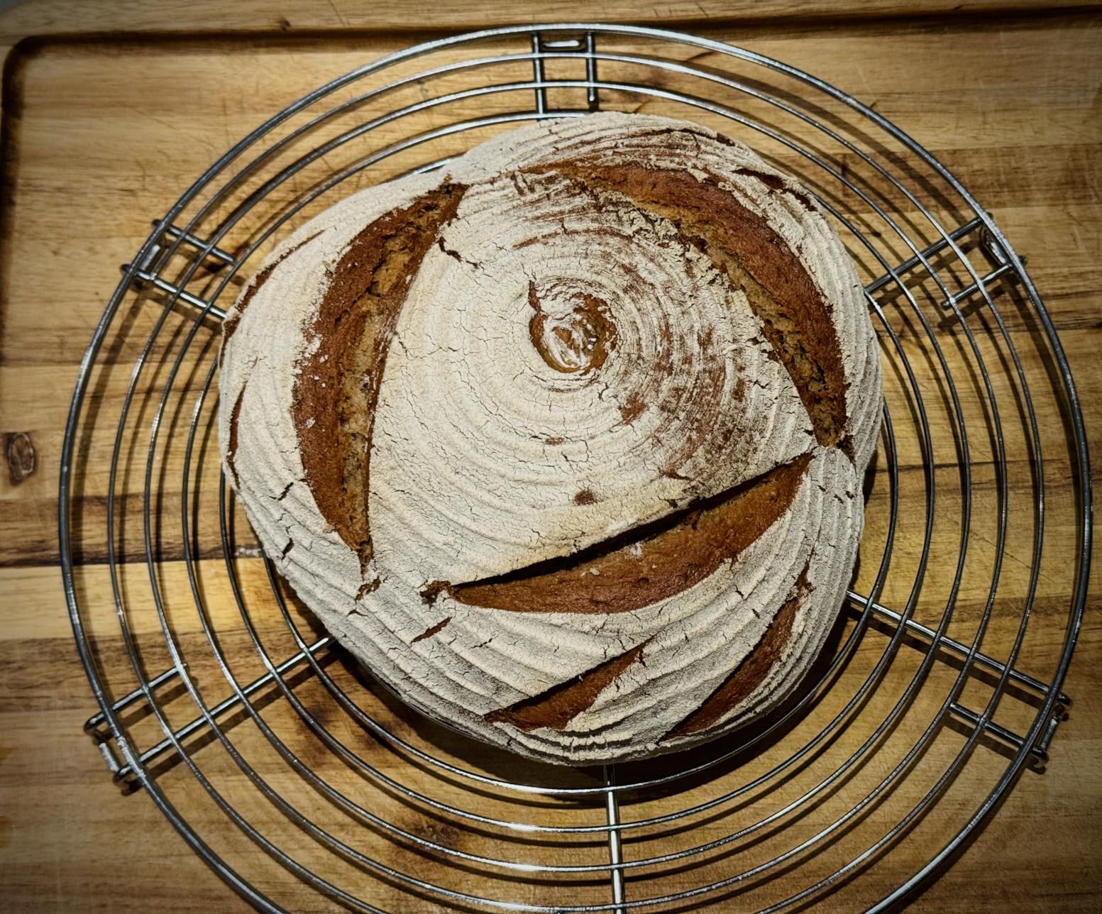 Kuchen kühlt super gleichmäßig aus