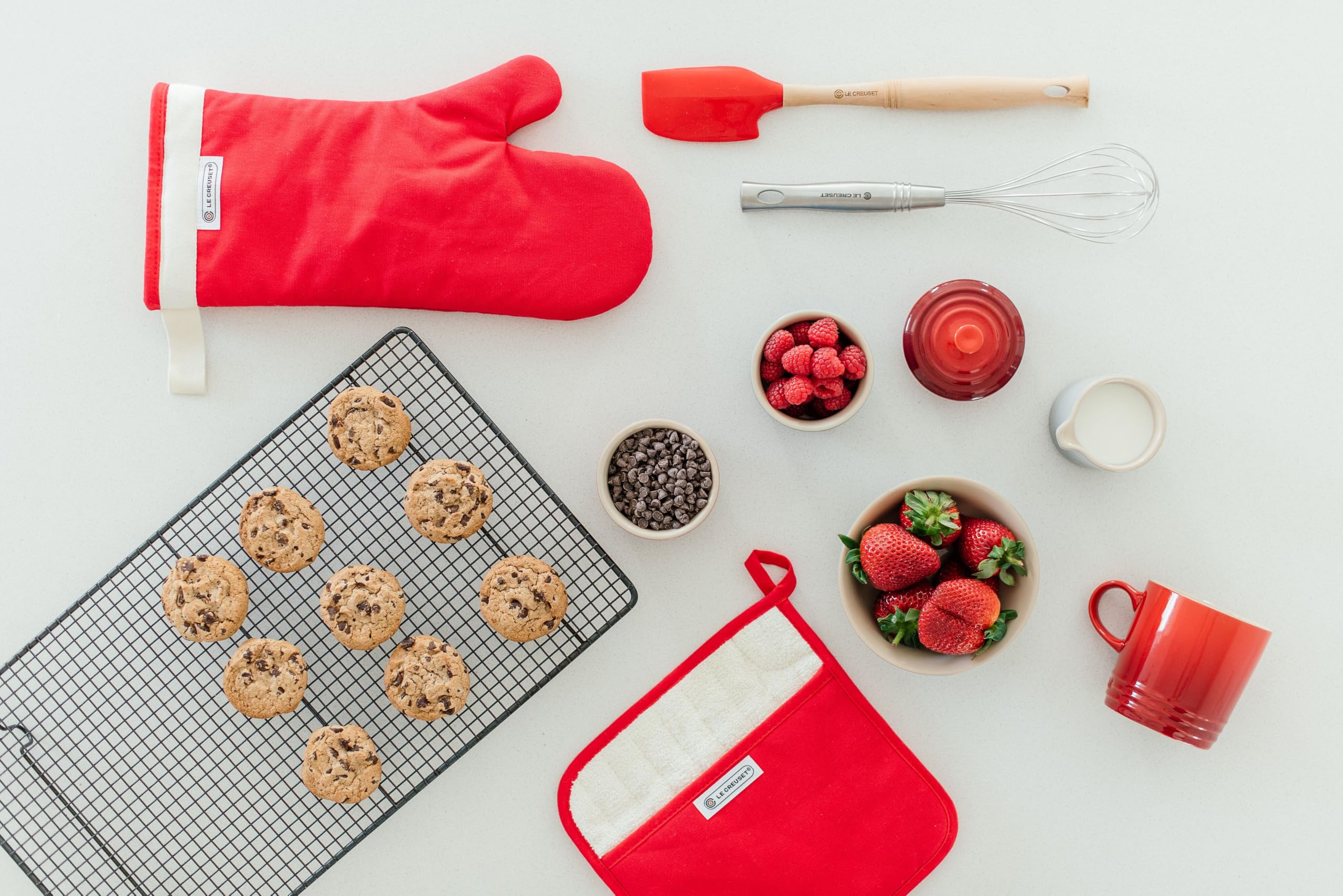 le-creuset-ofenhandschuh-mit-extra-langem-rmel-kirschrot-baumwoll-canvas image 2