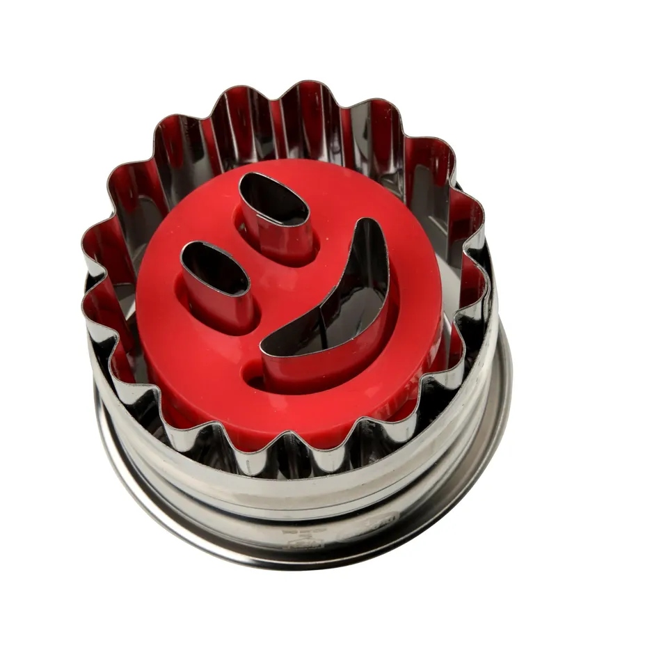 dr-oetker-ausstecher-lachendes-gesicht-5-cm-mit-auswerfer image 1